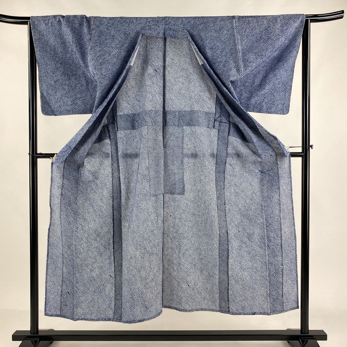男着物 身丈151cm 裄丈65cm M 絞り浴衣 紺色 綿 名品 【中古】