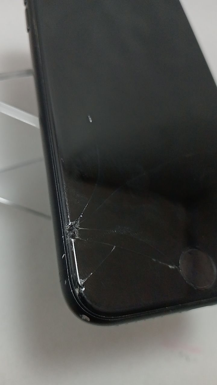 スマートフォン・携帯電話 動作確認済！ iPhoneSE第2世代 A2296 64GB 
