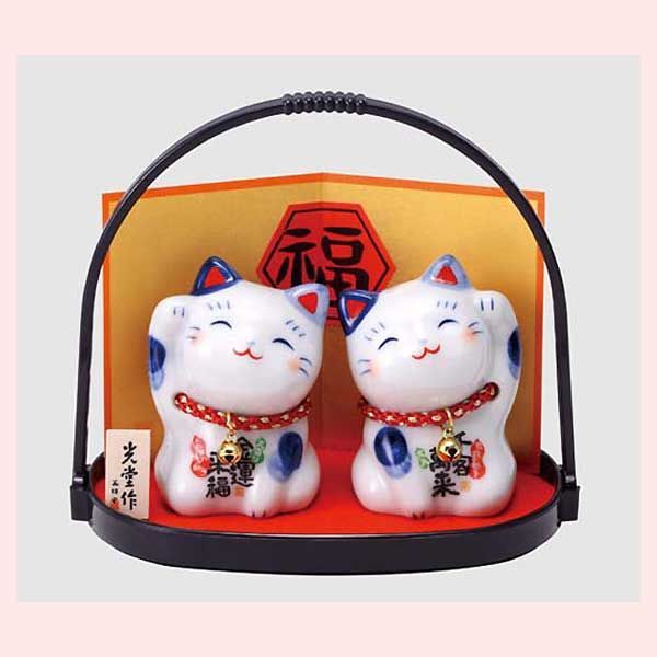 染錦　ひとまねき・おかねまねき猫（鈴付・小手籠付）　7633　※陶器，招き猫，開運招福，縁起物，和，民芸品，工芸品，日本，レトロモダン，かわいい，可愛い，キャット，ねこ，置物，