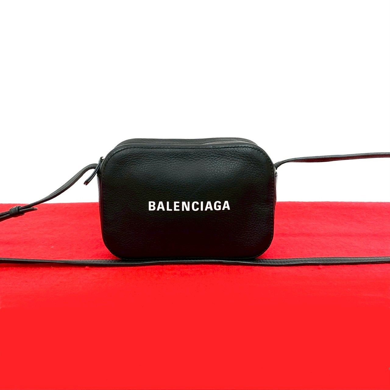 【極美品】バレンシアガ エブリデイ カメラバッグ ショルダー レザー ブラック Amazon | [バレンシアガ] ショルダーバッグ レディース カメラ