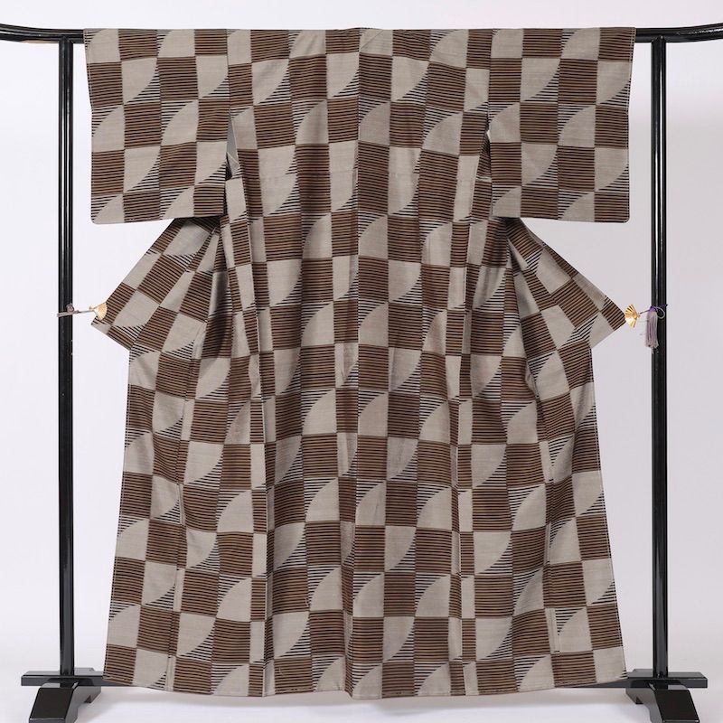 新品・未使用品　着物　白山紬　グレー　茶　　市松　横縞　/C1 新品・未使用品 着物 白山紬 グレー 茶 市松 横縞 /C1 - メルカリ