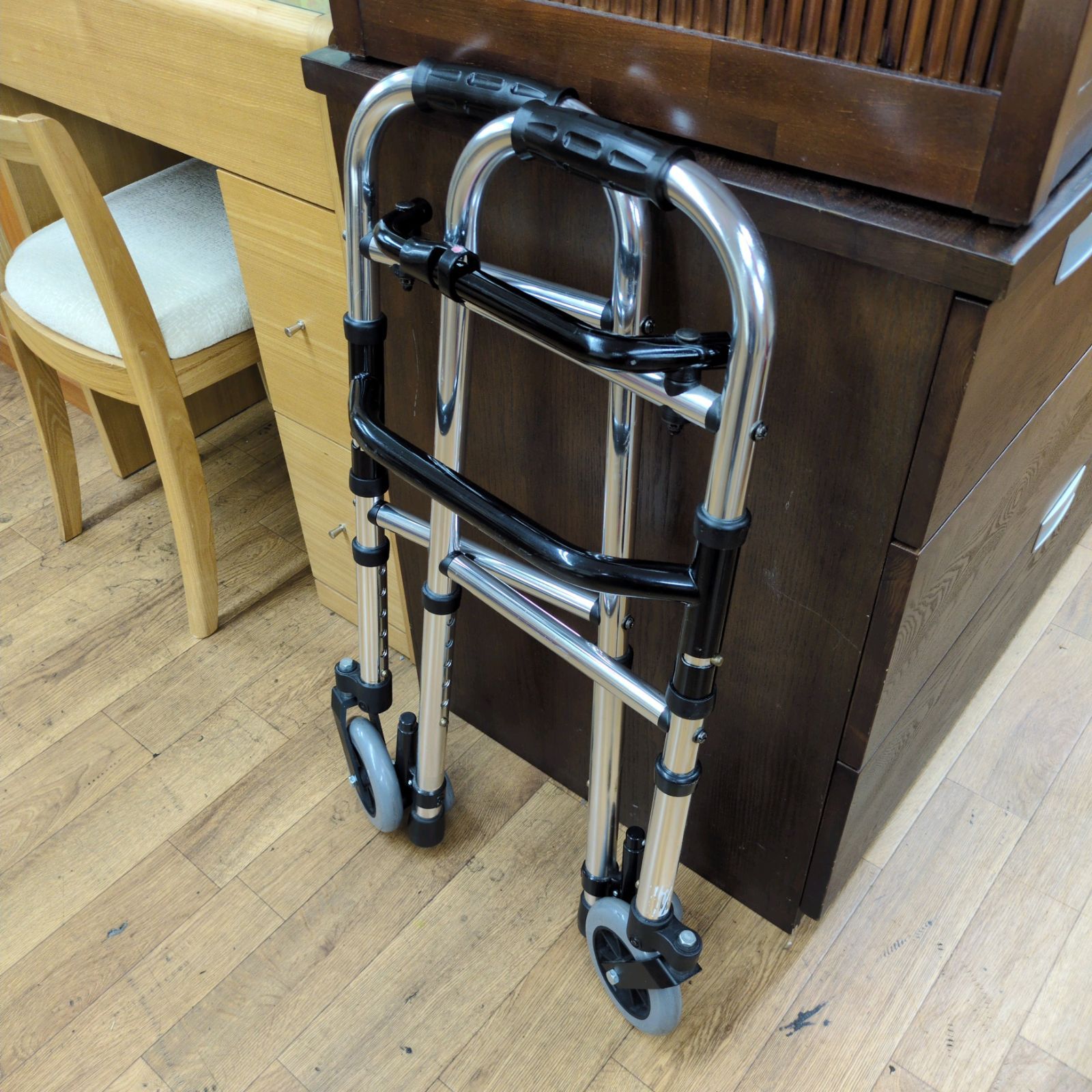 J206 ★多少使用感★シンエンス★ミニフレームウォーカー(歩行器)① J206 ☆多少使用感☆シンエンス☆ミニフレームウォーカー(歩行器)①