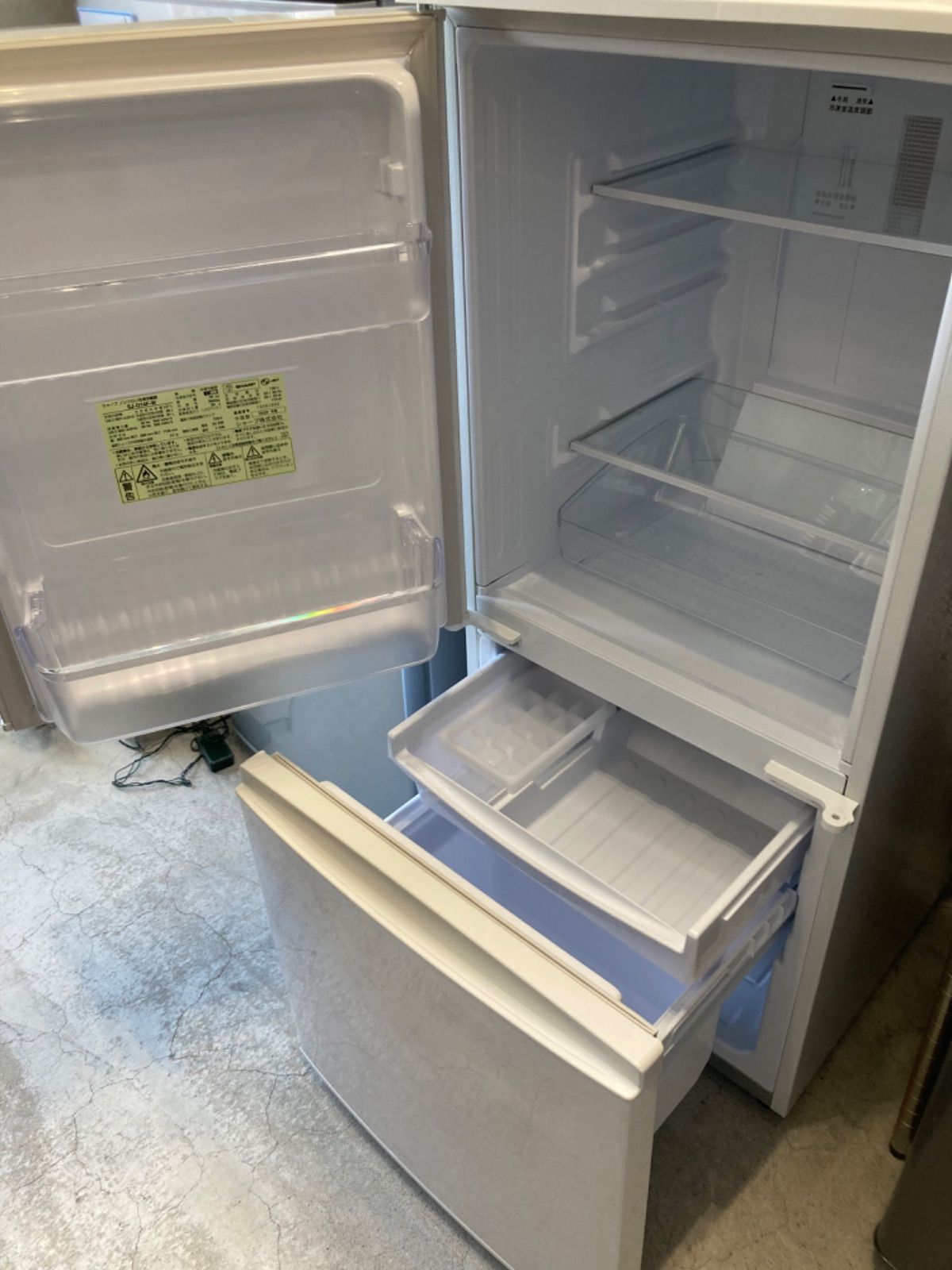 定番送料無料シャープ/SHARP ノンフロン冷凍冷蔵庫 SJ-GD14F-B 2020年製 2ドア 137L 一人暮らし用に！ 100リットル～
