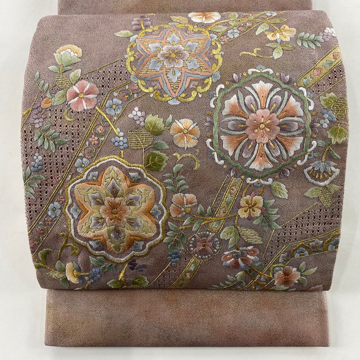 袋帯 美品 名品 華文 草花 金糸 刺繍 薄紫 お太鼓柄 正絹 【中古 