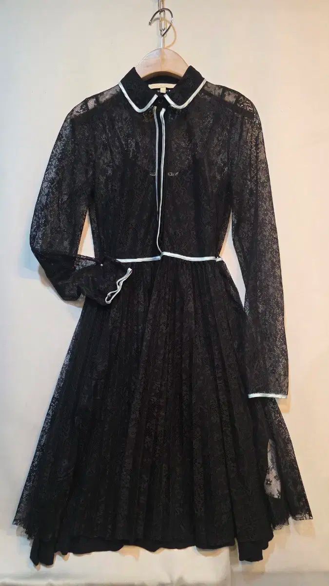 J*様 MAJE マージュワンピース 楽天市場】Maje マージュ SHORT PRINTED DRESS WITH JEWEL