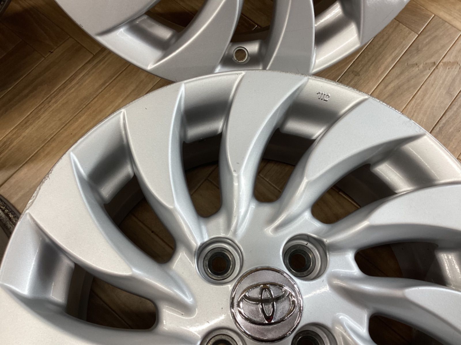 ◆15インチ / トヨタ / QNC21　bB / 15X6J+40 / 4H/100 / 4本 / 中古 / 純正ホイール TOYOTA (トヨタ) bB 純正 15×6J(+40)PCD100-4H シルバー\u0026ポリッシュ