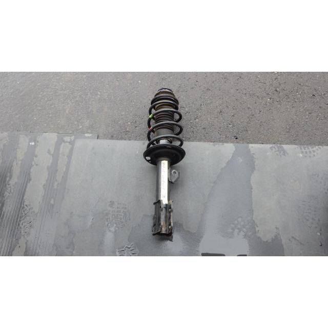 ラクティス DBA-NSP120 左FストラットASSY 070 48520-52820 ラクティス DBA-NSP120 左FストラットASSY 070 48520-52820