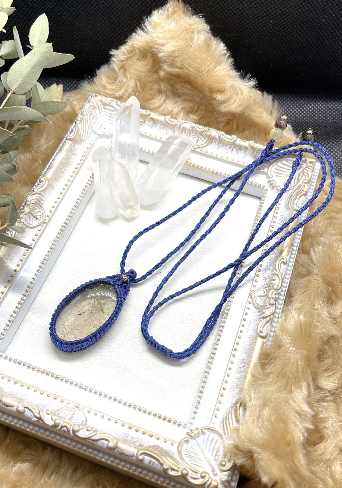 【瑠璃色】レピドライト＆ルチルクォーツのマクラメ編みネックレス　ペンダント ルチルクォーツ .｡.:*☆マクラメ編みペンダント 瑠璃色