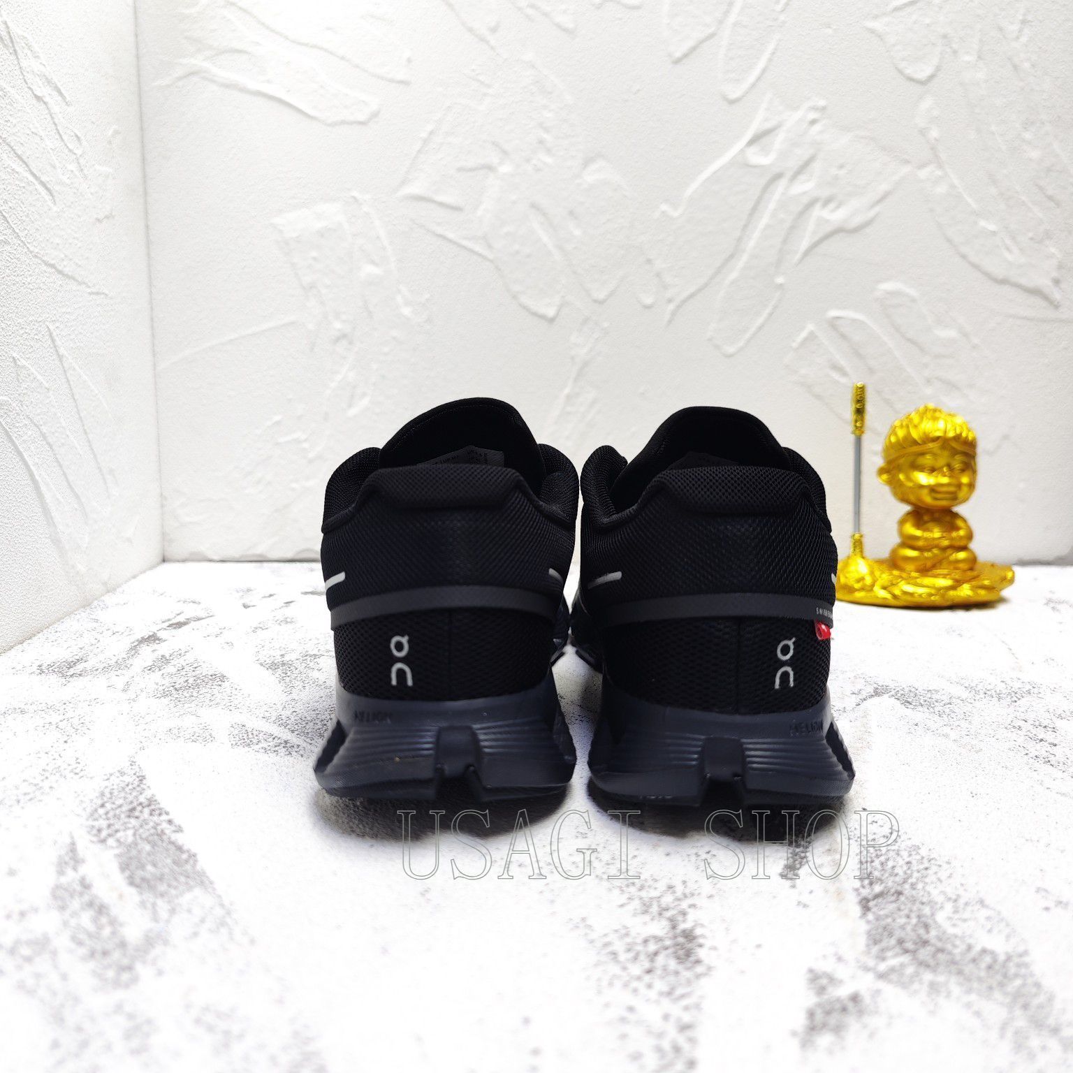 ON ランニングシューズ ブラック　cloud 5 On オン ランニングシューズ Cloud 5 クラウド5 All Black