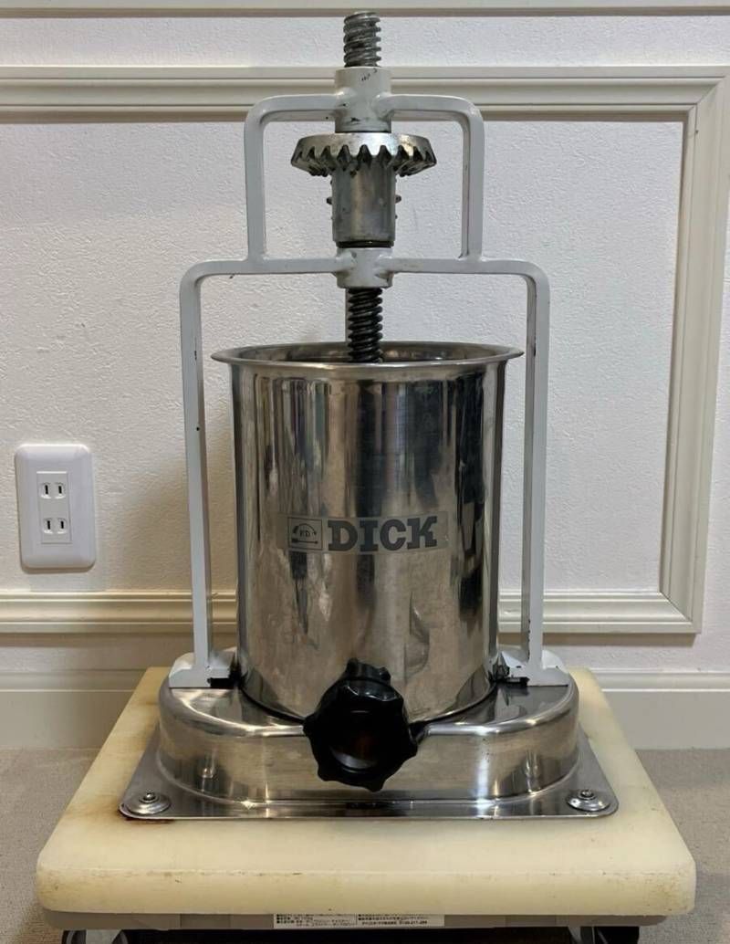 ソーセージ肉詰め機 厨房機器