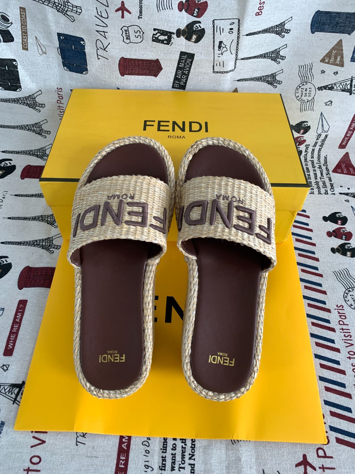 FENDI(フェンディ)★ジャカード フラットフォームサンダル★税込 大人気！FENDI フェンディ フラットフォームサンダル【箱付き