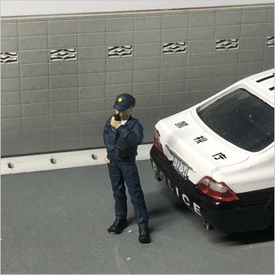 1/64の警察官1 ミニカージオラマ - メルカリ