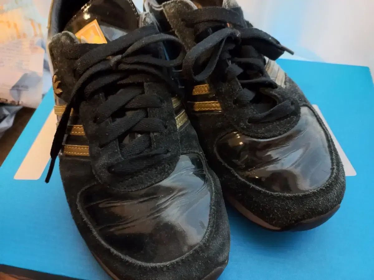 240 adidas(アディダス) マリブ ネイビー スニーカーズ