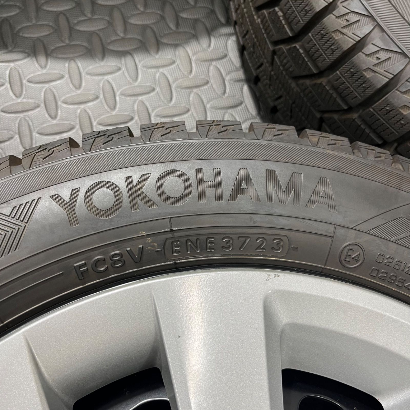 スタッドレスタイヤ 1041M