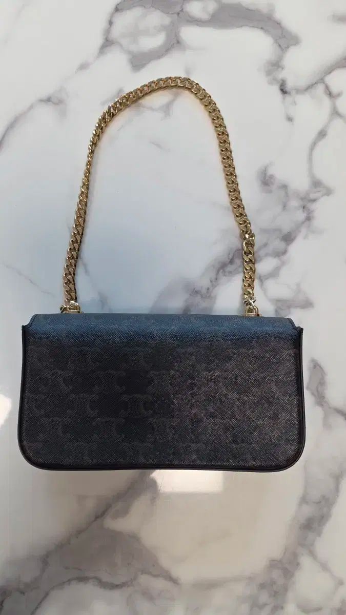 セリーヌ トリオンフ