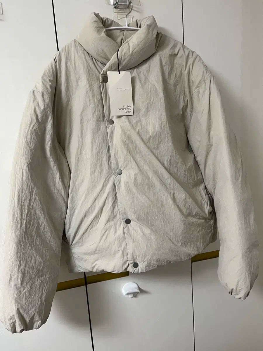 ダウンジャケット　ZARA 即完売 zara 黒 ダウンジャケット - メルカリ