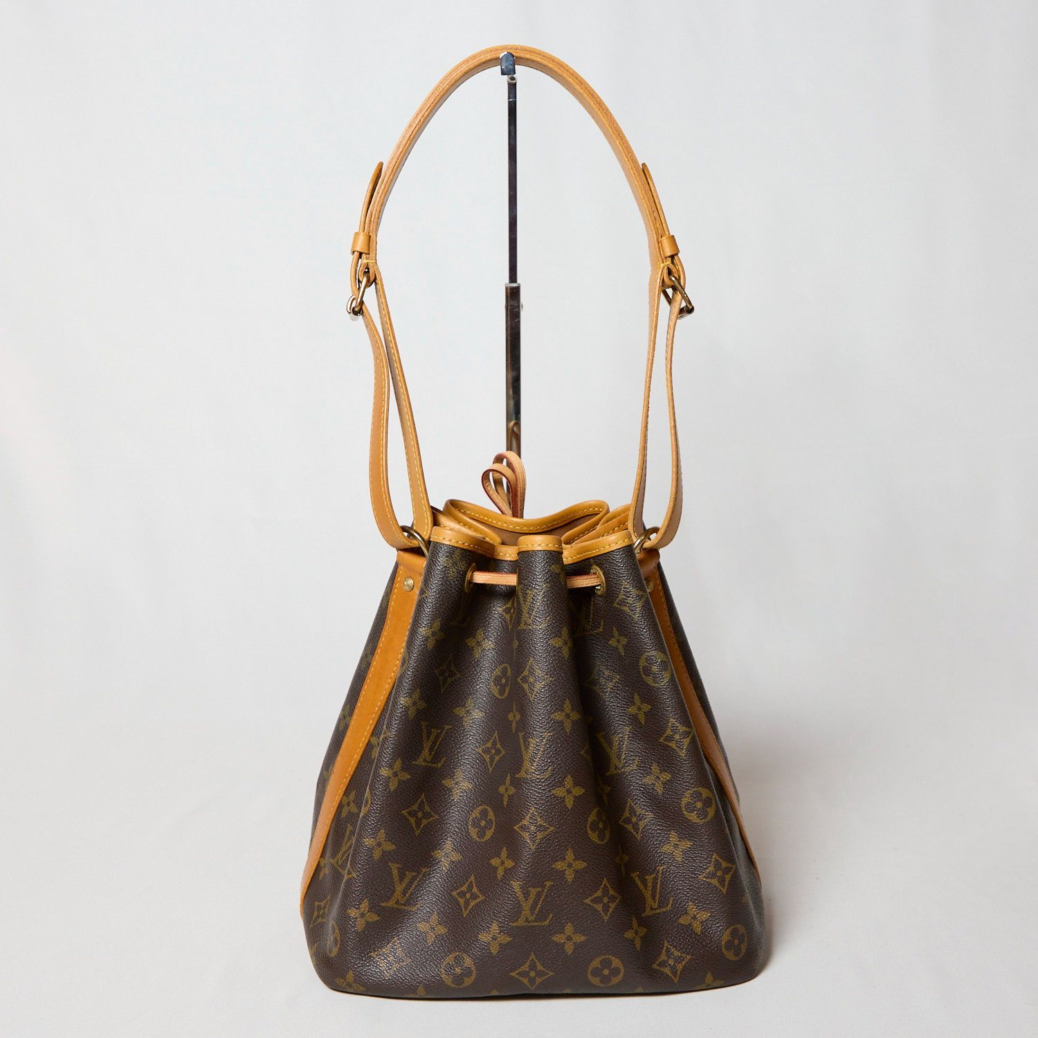 LOUIS VUITTON ルイヴィトン モノグラム プチノエ 巾着