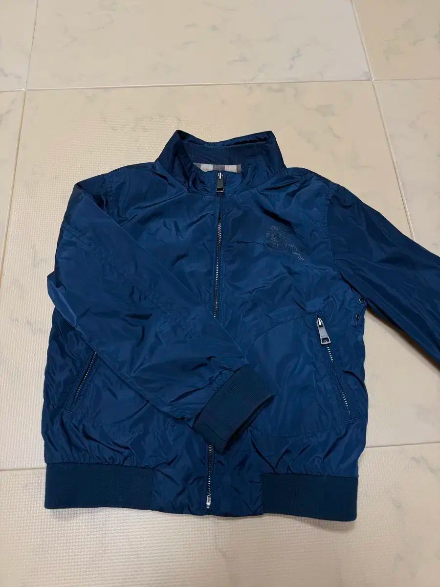 Burberry Kids バーバリーキッズ ウィンドブレーカー ボンバージャンパー 4y