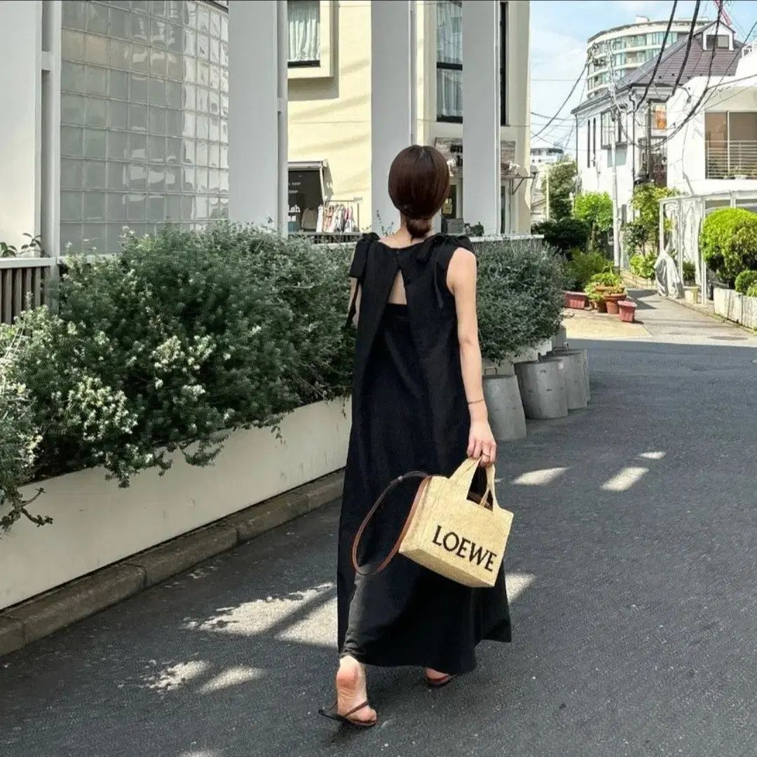 リネン ノースリーブ バックスリット ワンピース リネン バックスリット ノースリーブワンピース - メルカリ