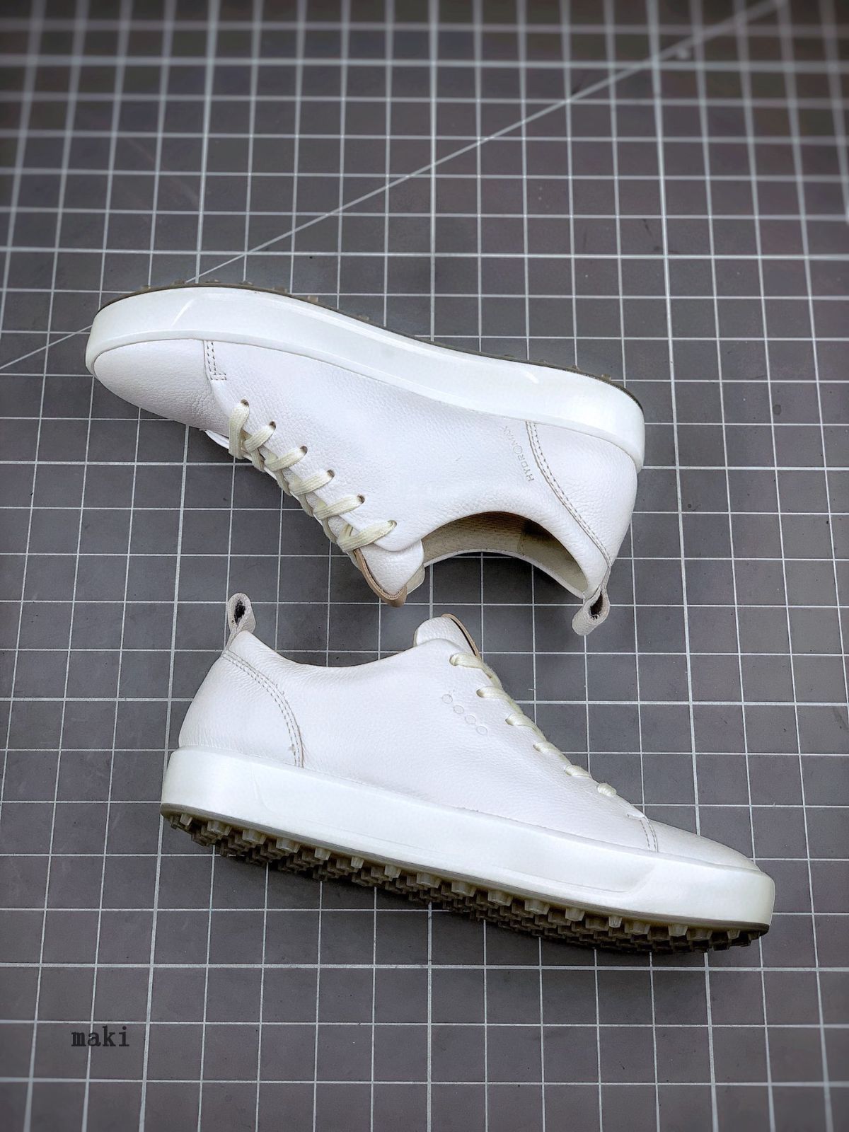 防水 スニーカー