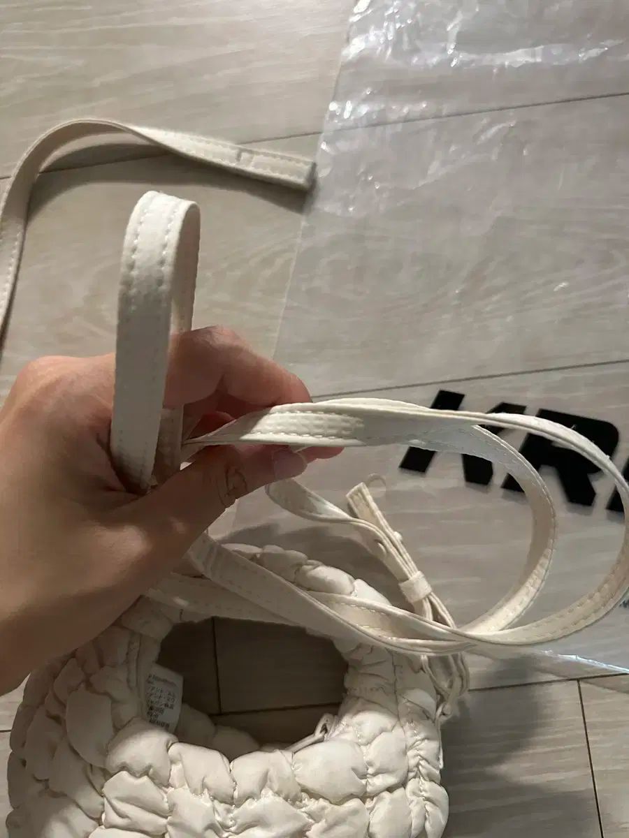 COS コス Quilted ナノ クロスボディバッグ ベージュ DECORATOM_COM_BR