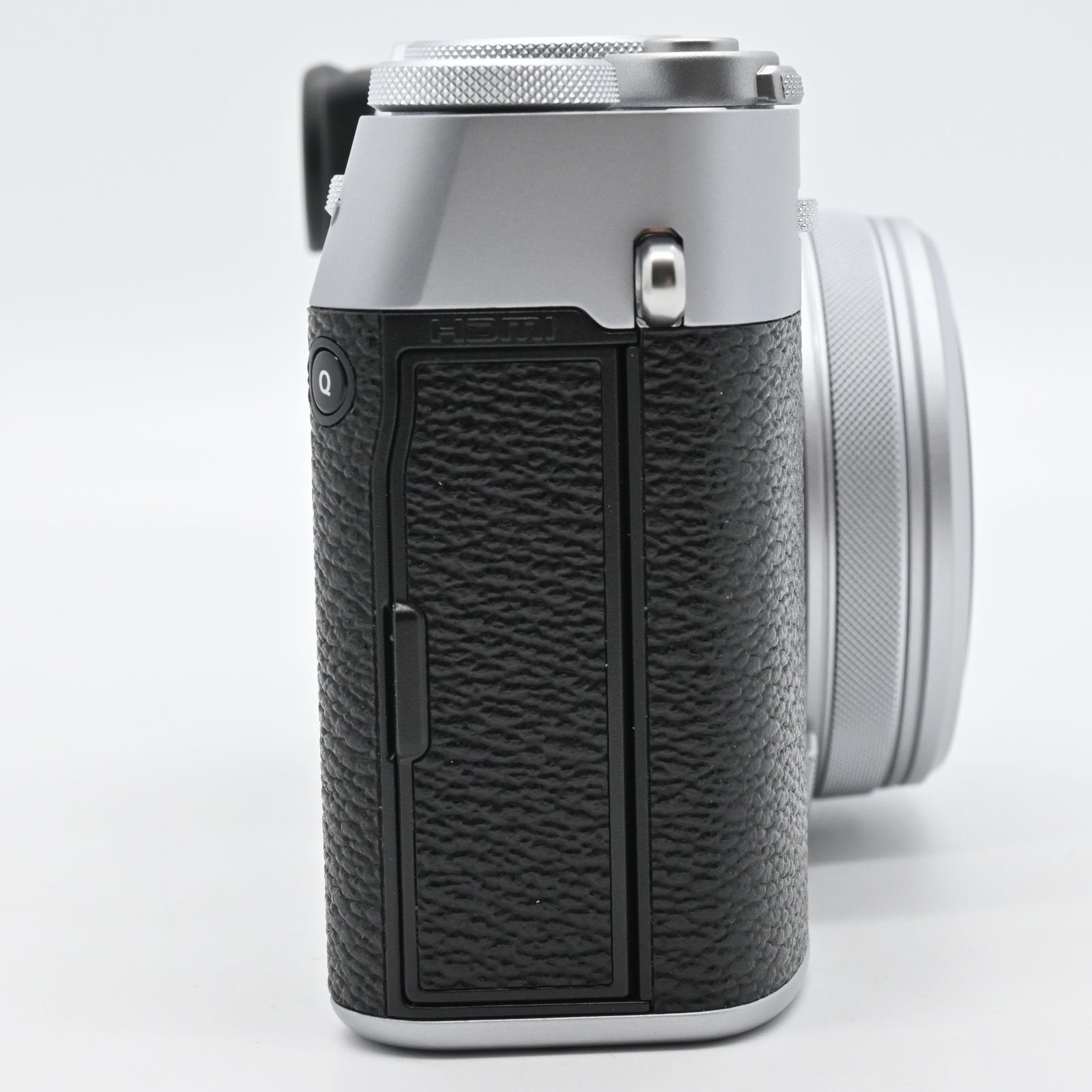 FUJIFILM X100iv シルバー 美品 ショット数1,655枚 ☆極上品☆FUJIFILM X100VI シルバー ショット数 726回 多言語モデル