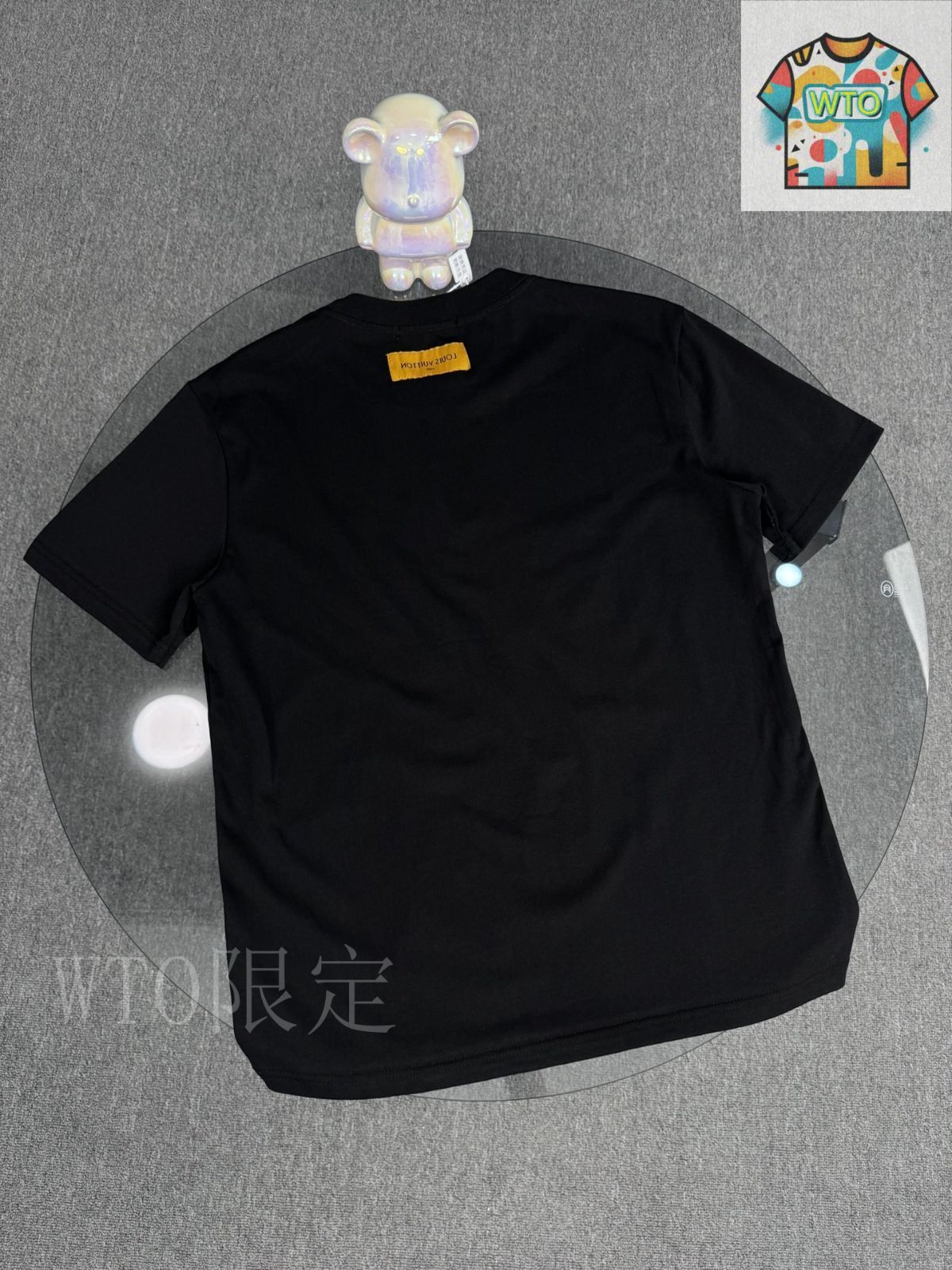 【胸元ゴールド刺繍がアクセント】Louis Vuitton上質ピケTシャツ 210.jpg