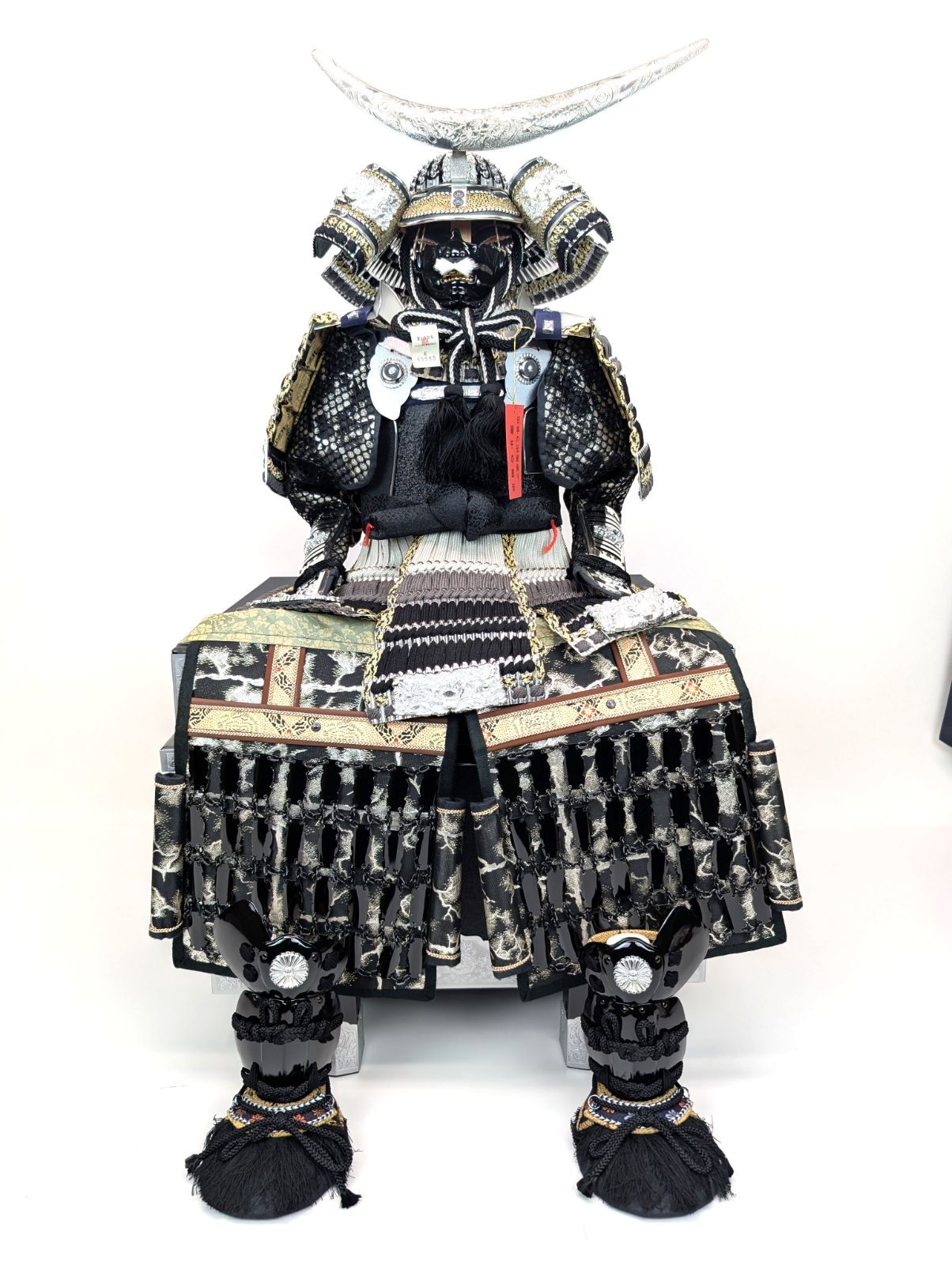 五月人形 武士の鎧 黒と金 大きめ　着用　伊達政宗 五月人形 武士の鎧 黒と金 大きめ 着用 伊達政宗 五月人形 武士の鎧 黒