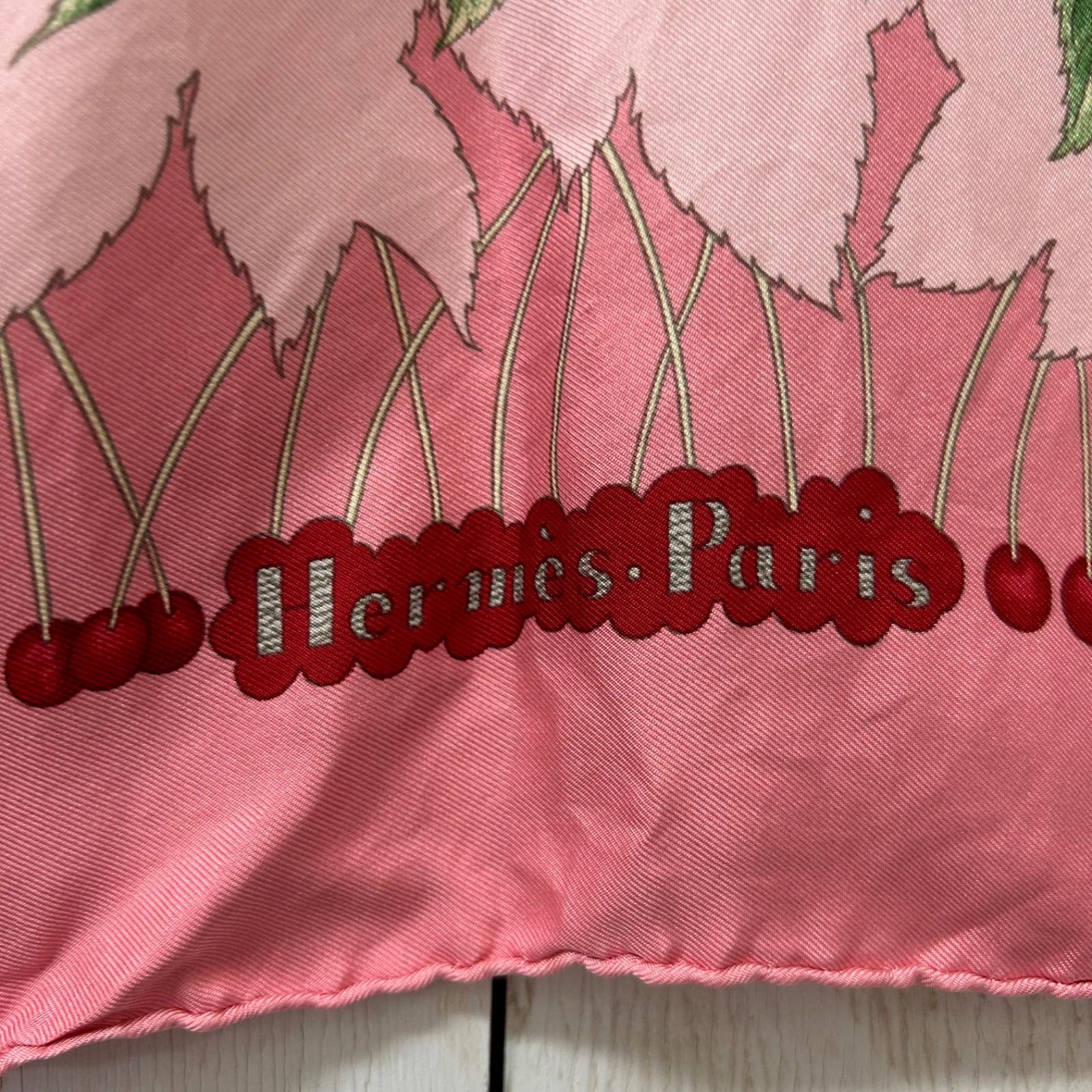 美品 エルメス プリーツスカーフ カレ LES MERISES ピンク廃盤品 HERMES エルメス カレ90 スカーフ Les merises ピンク - メルカリ