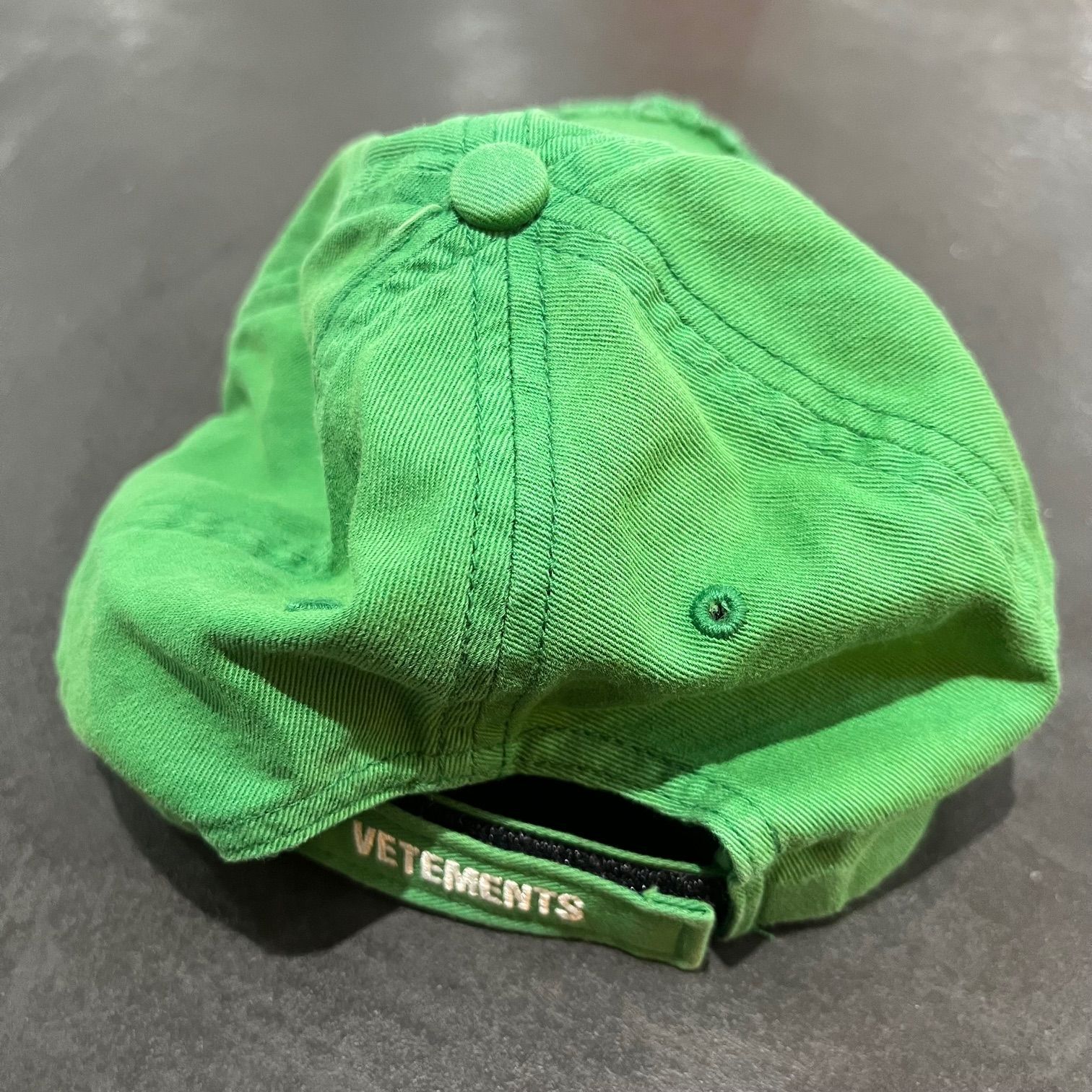 Vetements Reebok SATURDAY CAP 刺繍 キャップ Reebok x Vetements Saturday Distressed Dad Cap - Black Hats