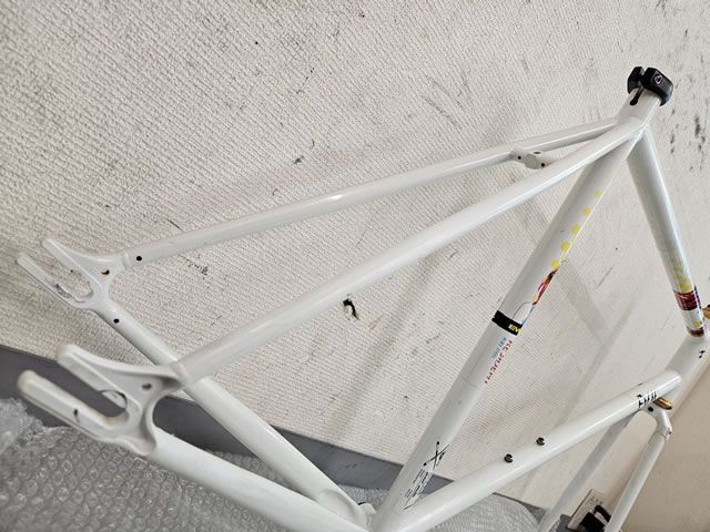 休日限定 発送のみ 西濃運輸 【 □ 】 イービル RESIDENT BIKES EVIL パーツ