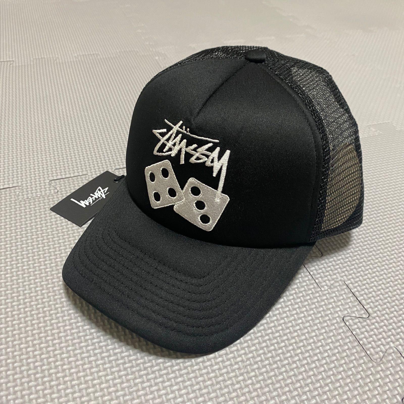 STUSSY》ステューシー ダイス ロゴ トラッカー スナップバック