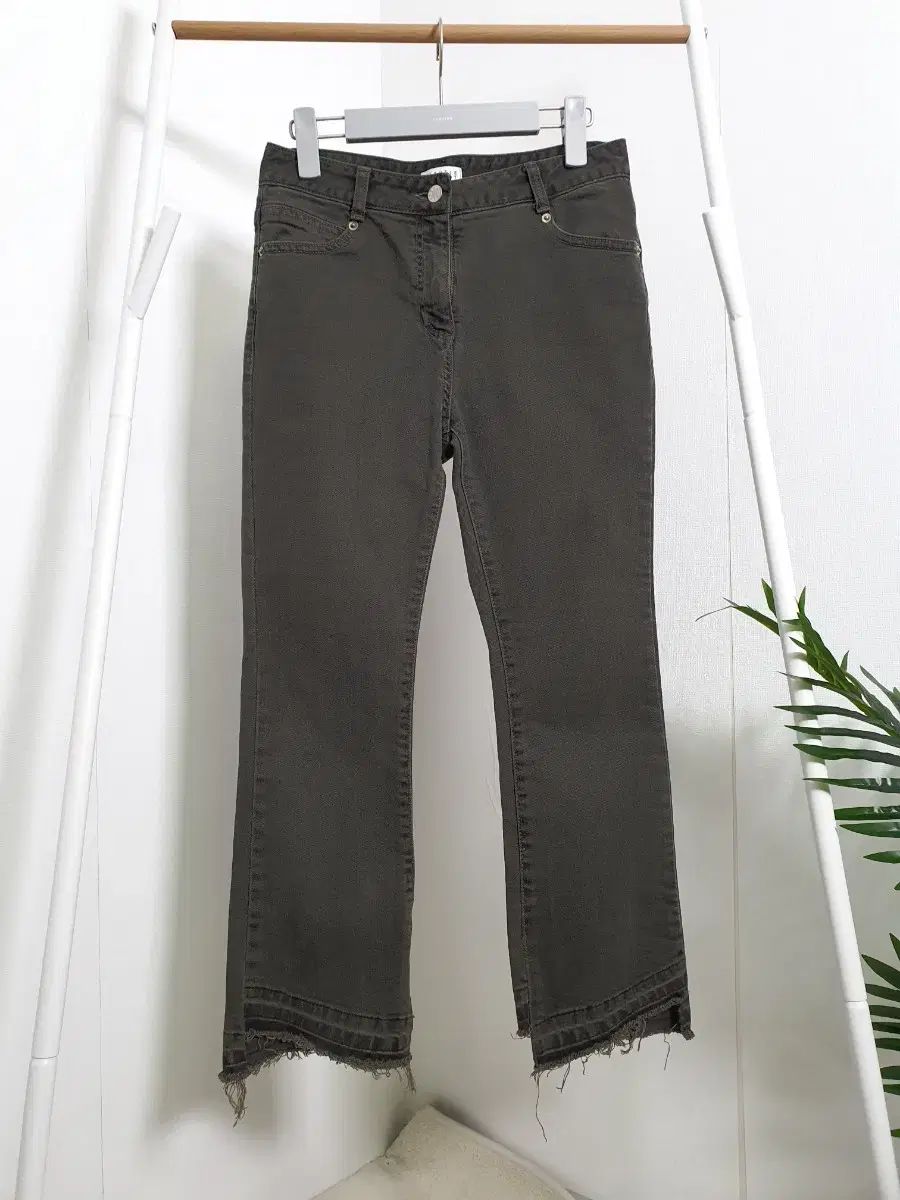 クロエ ディピエロ 斜めボーダー ブーツカット デニムパンツ