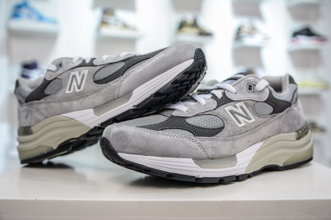 New Balance M992GR &81