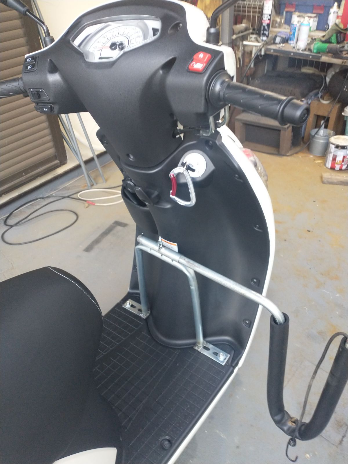 原付スクーター用のサーフボードキャリア