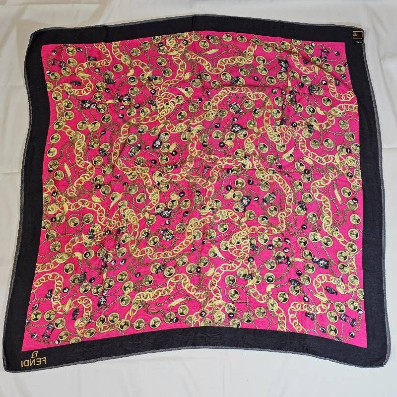 FENDI フェンディ シルク スカーフ ピンク 黒 大判 チェーン柄 - メルカリ
