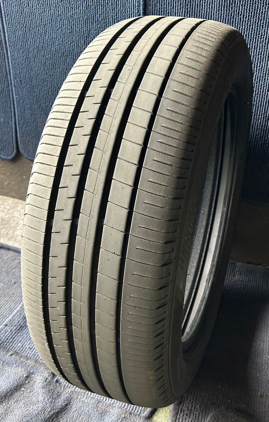 送料無料【2024年製造】【溝9分山】DUNLOP VEURO VE304 1本  235/55R20  ASP2722
