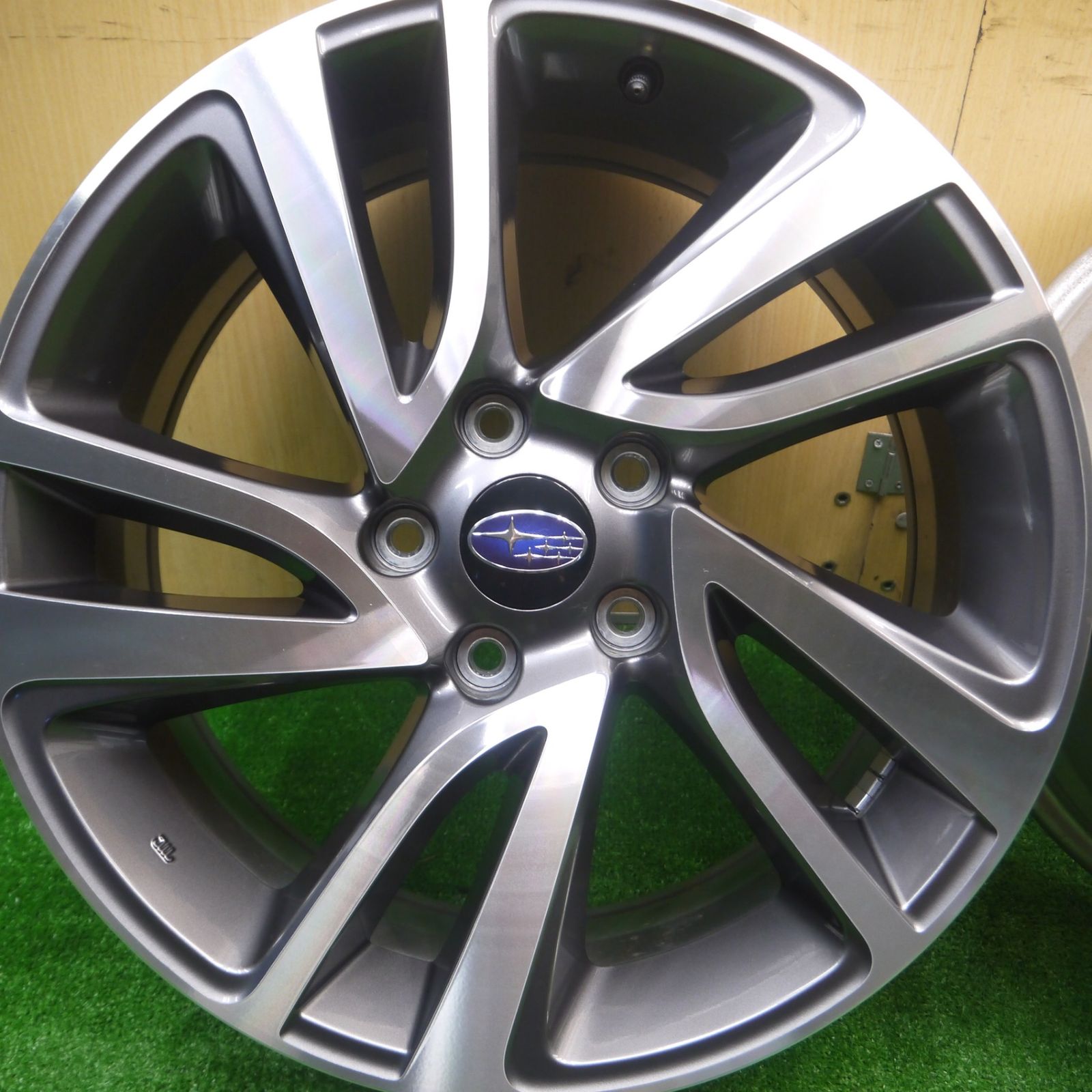 新車外し☆スバル レヴォーグ 純正 ホイール 18インチ 18×7.5J