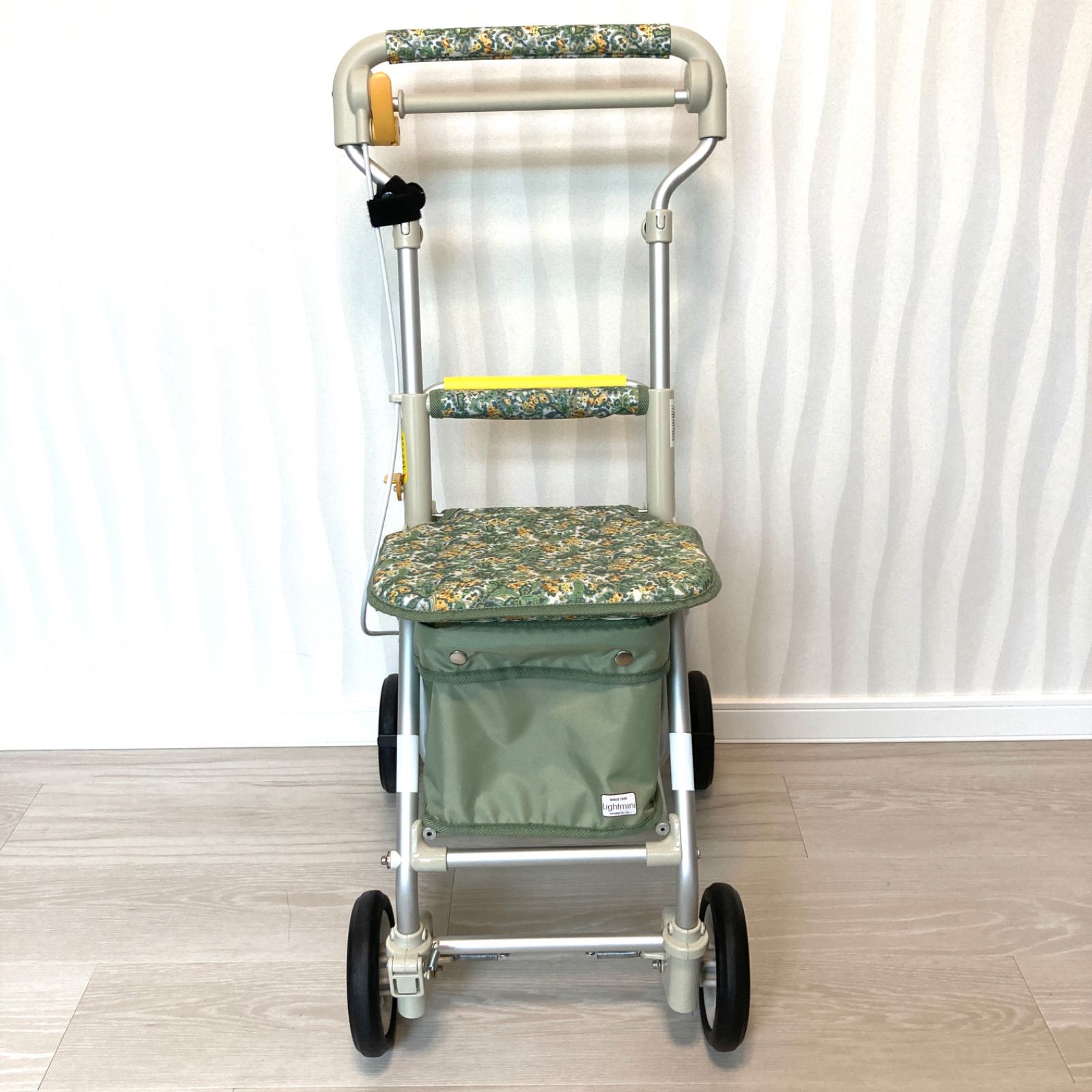 美品】 安心の老舗メーカー シルバーカー ライトミニN 簡単操作