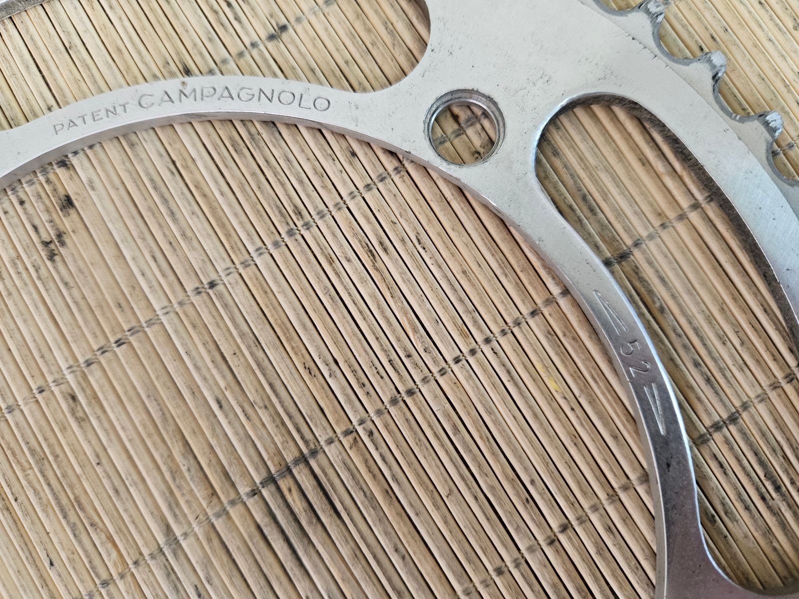 □ CAMPAGNOLO 52T 144PCD カンパニョーロ チェーンリング 薄歯