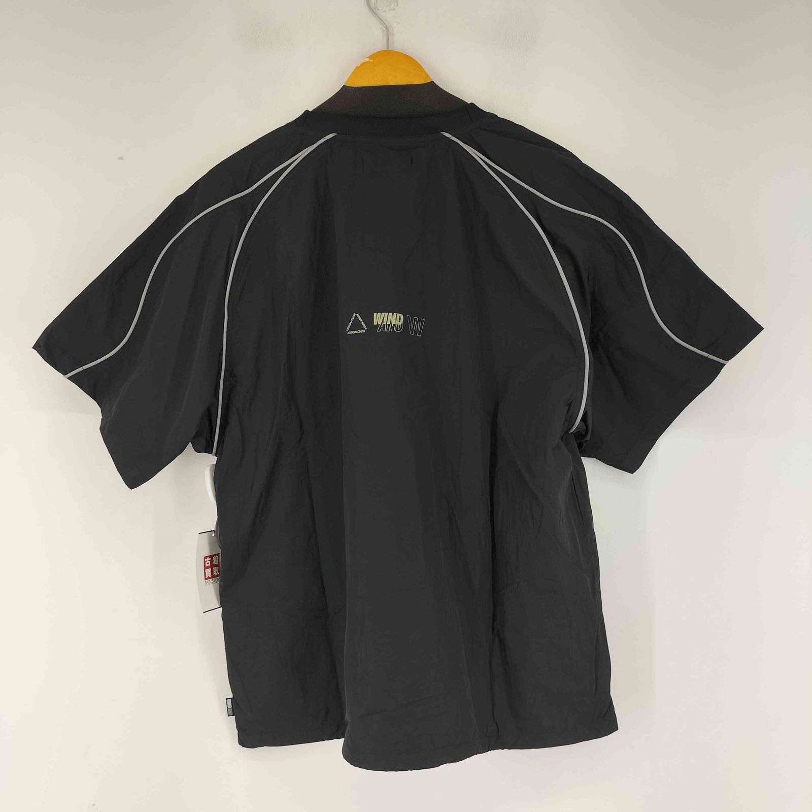 ウィンダンシー WIND AND SEA REFLECTIVE PIPING TRACK S/S TOP メンズ