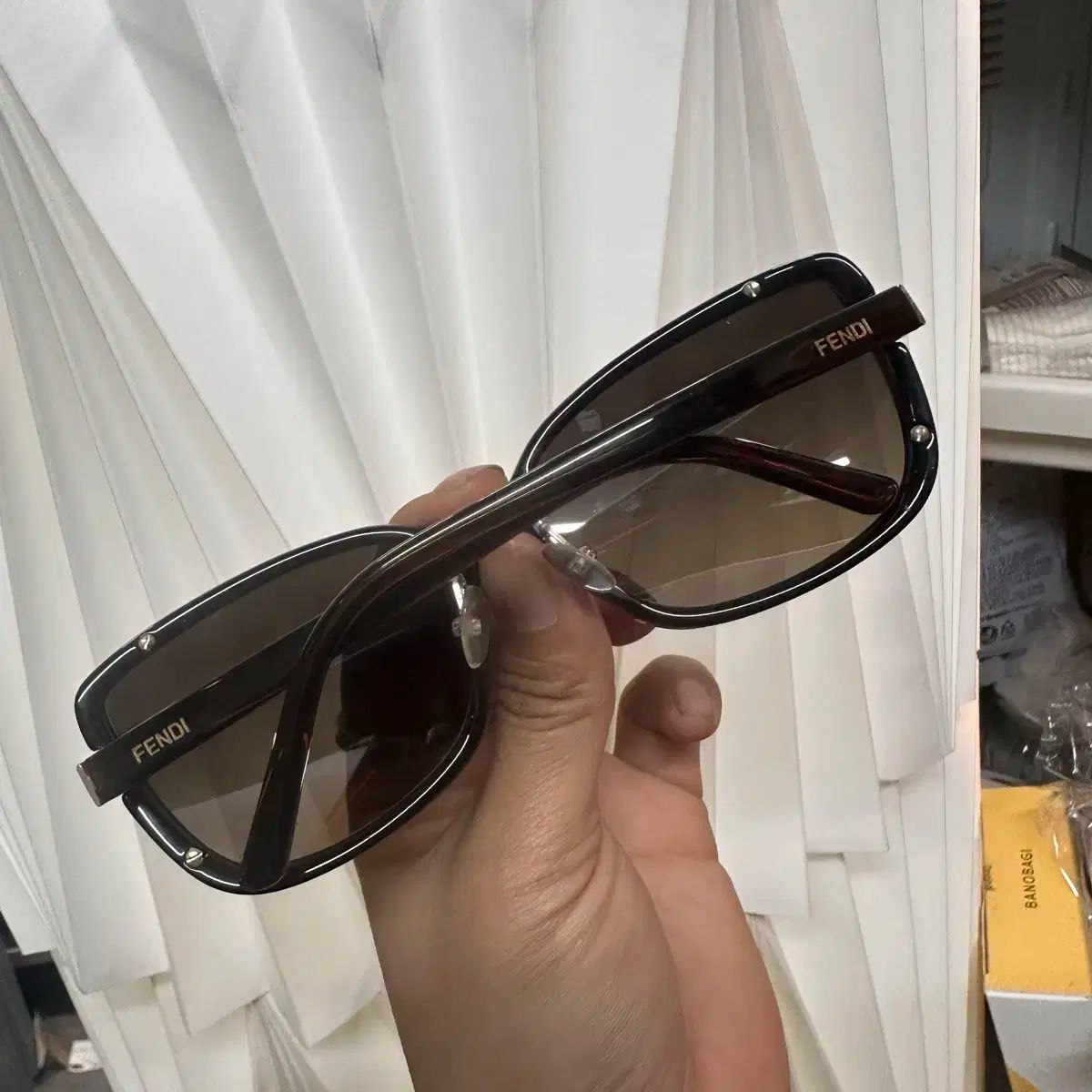 スーパーセール タイムセール 時間 FENDI(フェンディ) ゴールドロゴ サングラス - メルカリ 小物