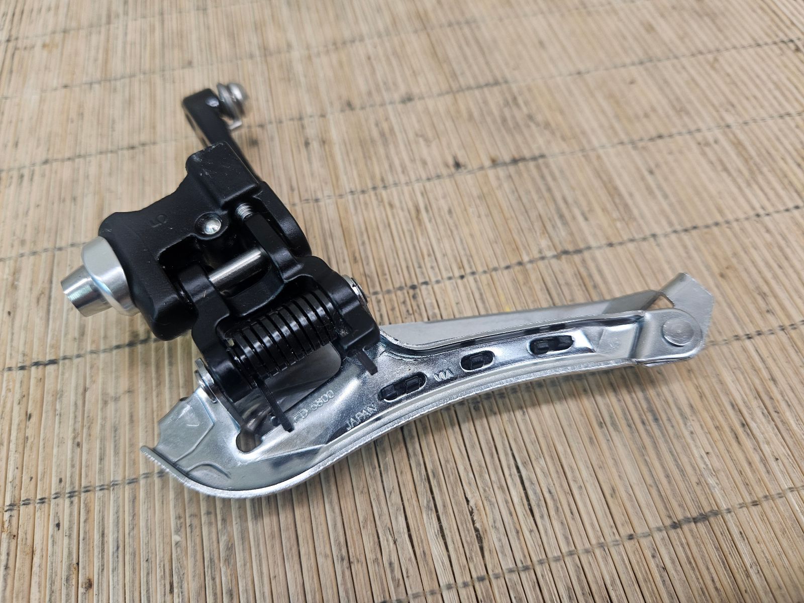□ SHIMANO FD-5800 105 シマノ フロントディレイラー 直付け