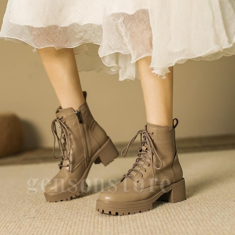 編み上げブーツ