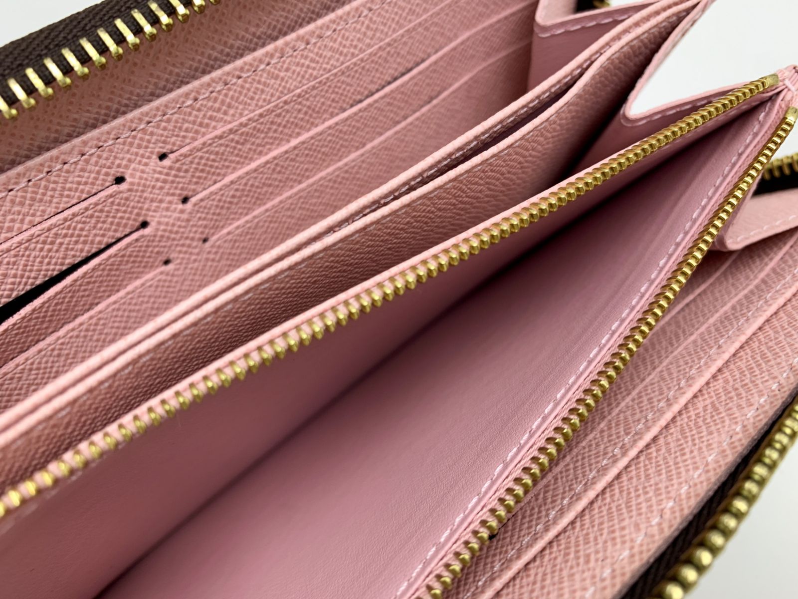 ルイヴィトン LOUIS VUITTON ジッピーウォレット ラウンド