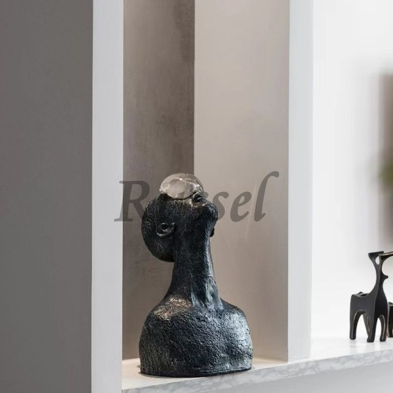 北欧の抽象アートと人体彫刻を組み合わせたインテリア オブジェ 置物 アート 美術 青 ブルー 黒 ブラック クリエイティブ 樹脂