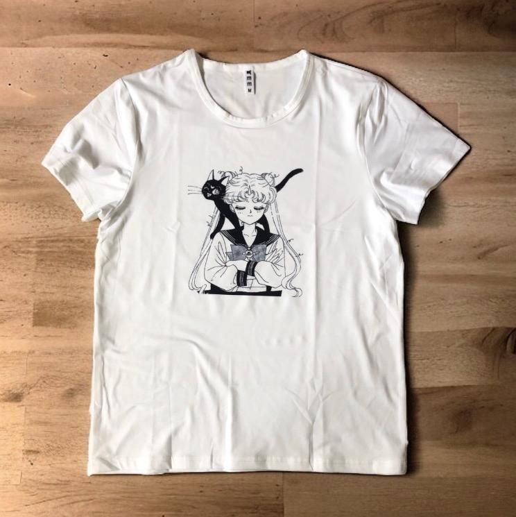 新品未使用】アニメ風キャットキャラクター Tシャツ - ユニーク白い 