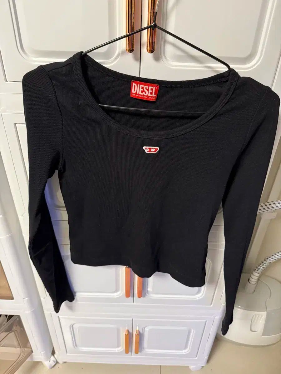 DIESEL ブラック ゴージ 長袖 Tシャツ