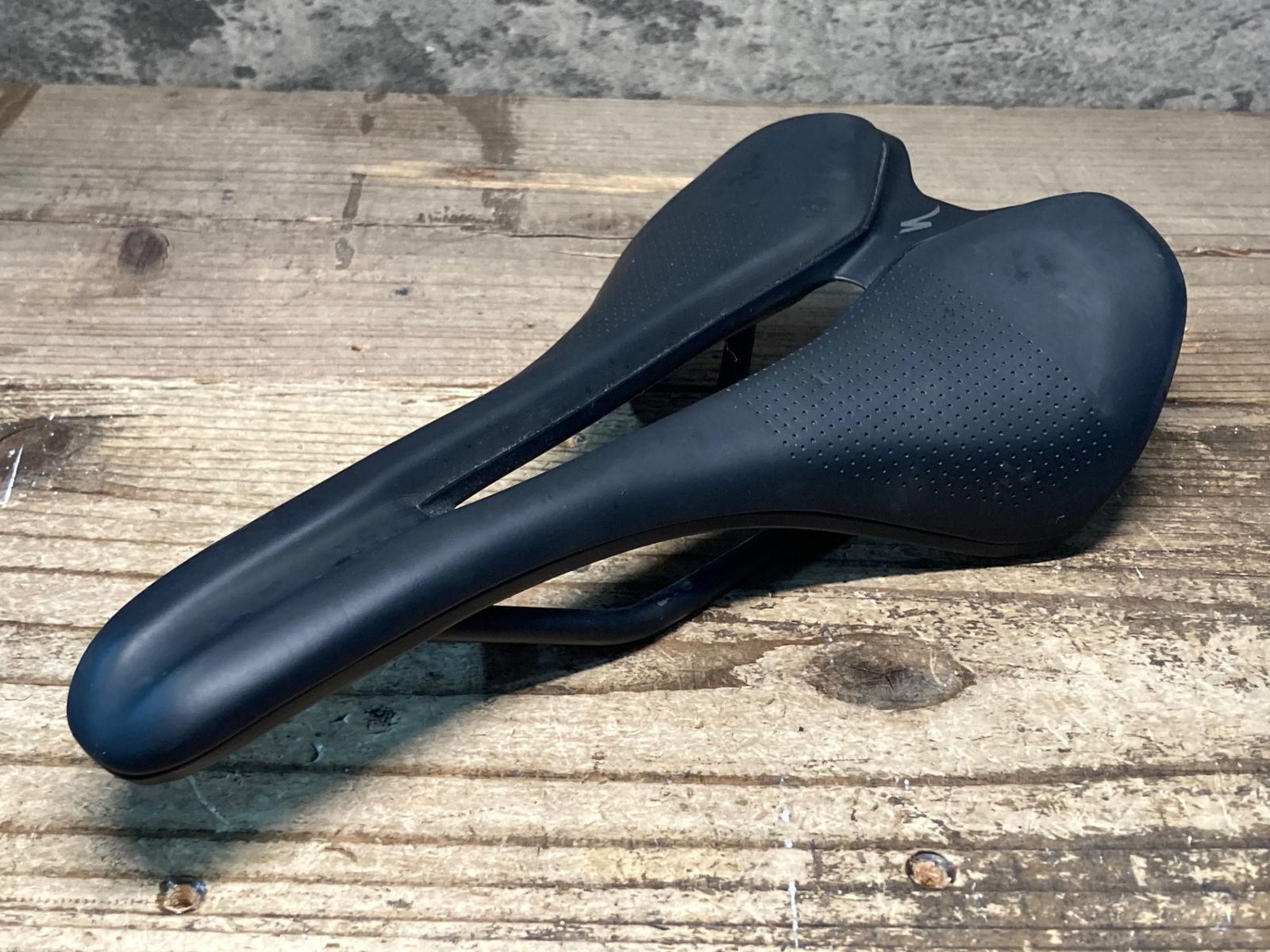 JM308 スペシャライズド SPECIALIZED ROMIN EVO サドル 黒 143mm HOLLOW Tiレール