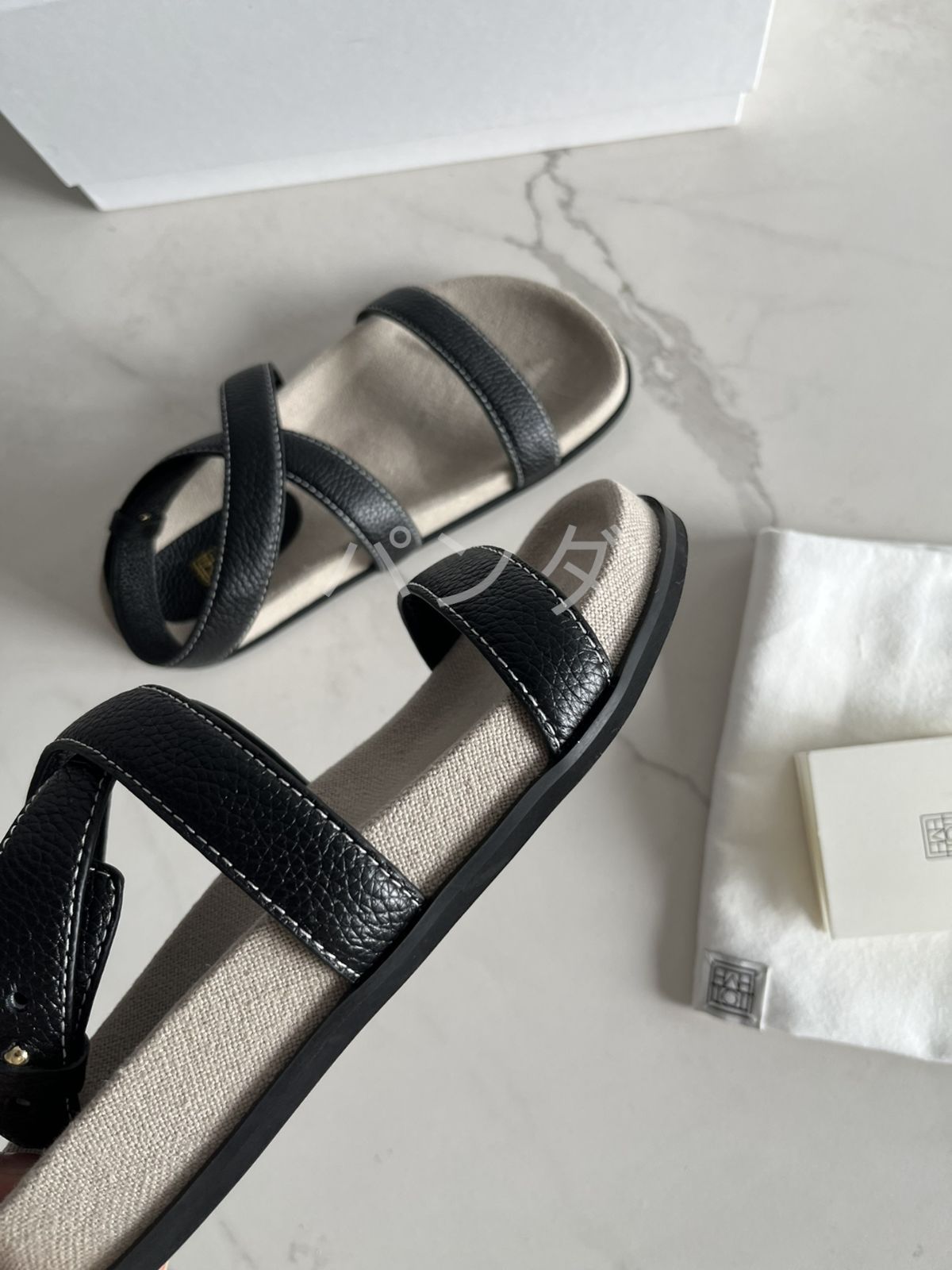 カジュアルにも TOTEME クロスストラップ ノットサンダル TOTEME トーテム 厚底 クロスストラップ サンダル ブラック